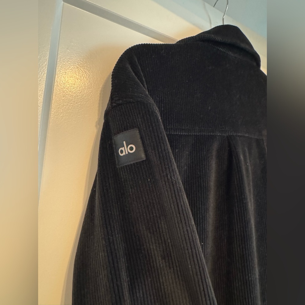 Alo Ribbed Velour Mountain Side Shacket, Black, Size Medium - Picture 3 of 6